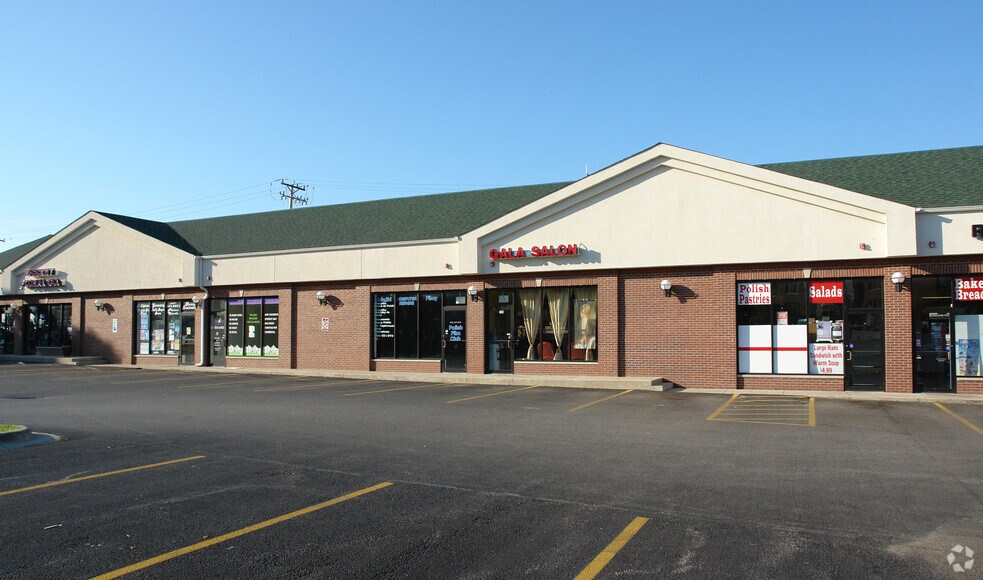 More Photos Of 104-128 Eastgate Dr, Algonquin Unknown For Lease