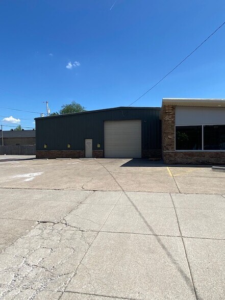 More Photos Of 400-402 E Market St, New Albany Industrial For Sale