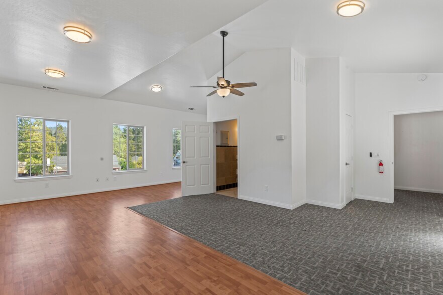 More Photos Of 31961 Hilltop Blvd, Running Springs Loft Creative Space For Sale