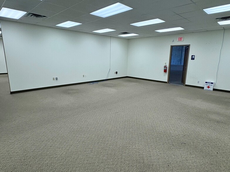 More Photos Of 5117 NW 3rd St, Oklahoma City Industrial For Lease