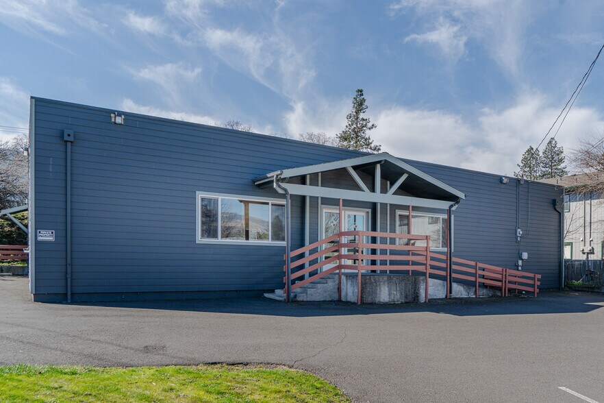 More Photos Of 747 Normal Ave, Ashland Office For Sale