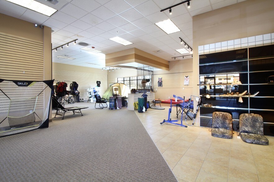 More Photos Of 410 W Bakerview Rd, Bellingham General Retail For Lease