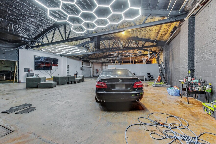 More Photos Of 3693-3705 W Grand Ave, Chicago Warehouse For Sale