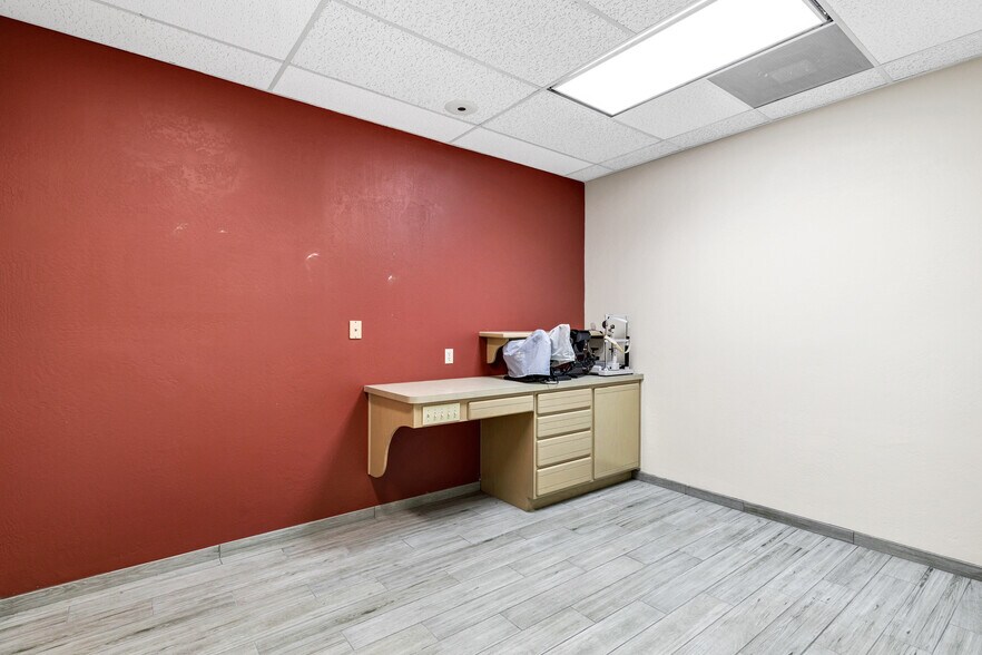 More Photos Of 15405 N 99th Ave, Sun City Medical For Lease