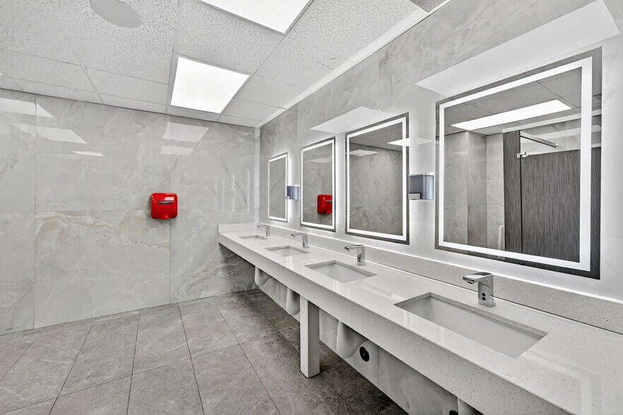 More Photos Of 2950 W Cypress Creek Rd, Fort Lauderdale Medical For Lease