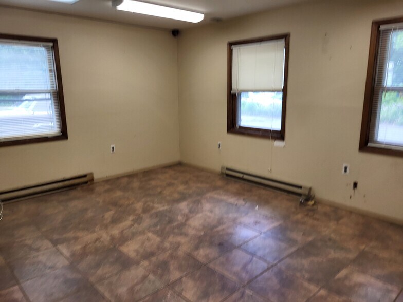 More Photos Of 134 ledge Landing Rd, Landing Storefront Retail Residential For Lease