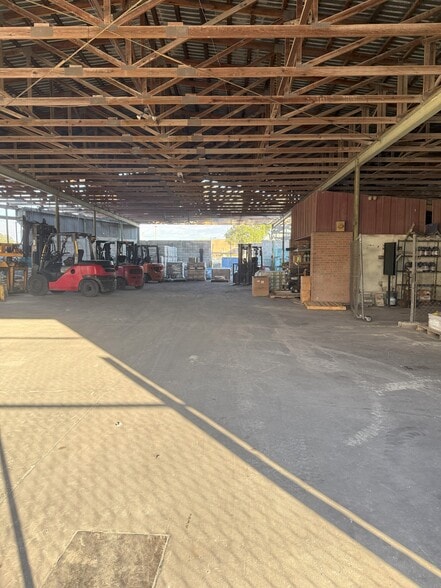 More Photos Of 8911 N 12th St, Tampa Warehouse For Sale