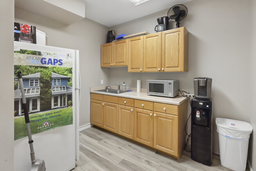 More Photos Of 177 E Fort Union Blvd, Midvale Office For Sale