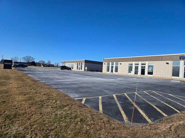 More Photos Of 16644-16646, New Berlin Medical For Lease