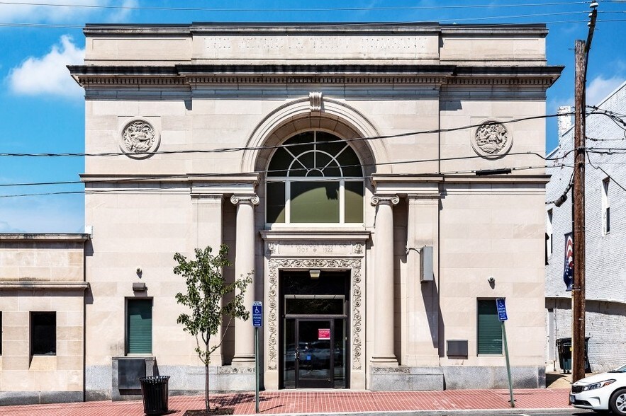 More Photos Of 115 Main St, Seymour General Retail For Sale