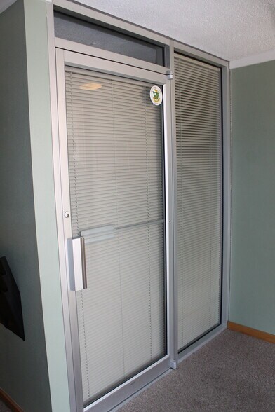 More Photos Of 129 E Locust St, Dekalb Office For Sale