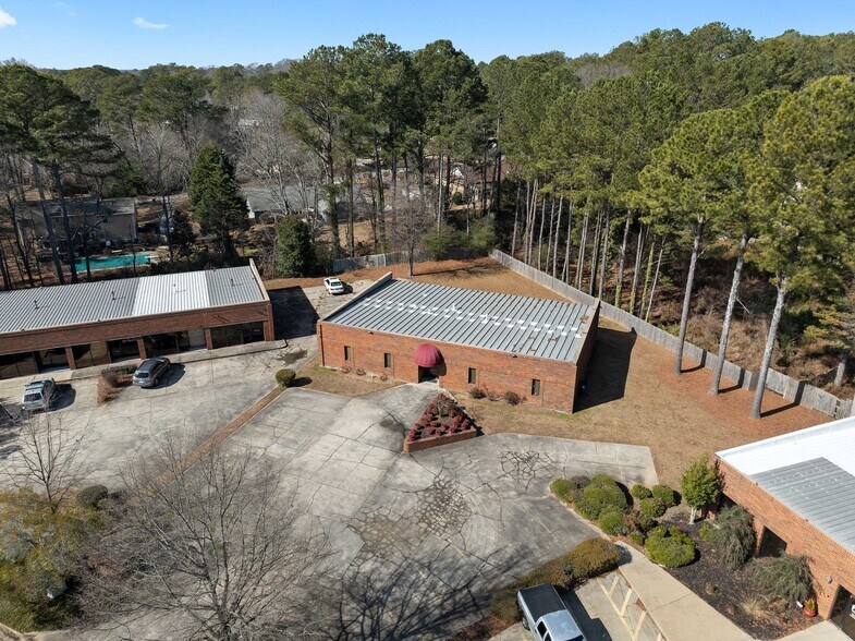 More Photos Of 125 Commerce Cir, Fayetteville Office For Sale