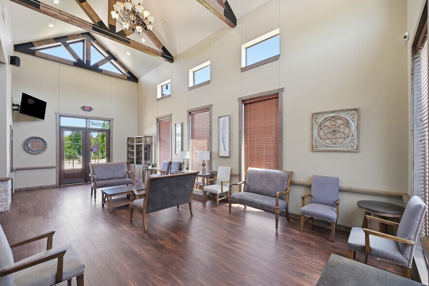 More Photos Of 2300 E 2nd St, Edmond Medical For Sale