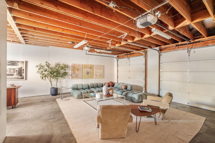 More Photos Of 121 N Avenue 59, Los Angeles Office Residential For Sale