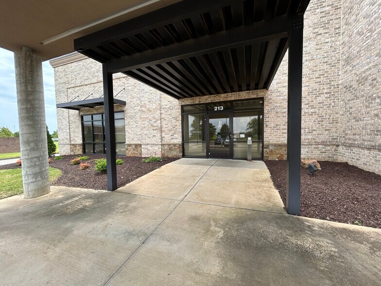 More Photos Of 213-221 Sterling Farm Dr, Jackson Medical For Lease