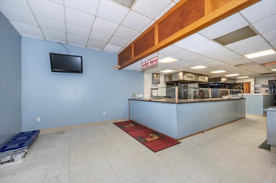 More Photos Of 100 W Main St, Fairfield Freestanding For Sale