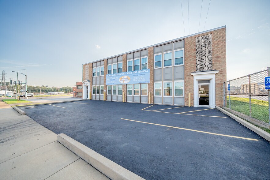 More Photos Of 1327-1331 Macklind Ave, Saint Louis Office For Sale