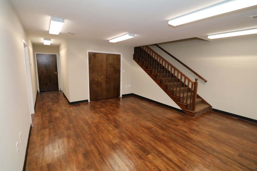 More Photos Of 297 Industrial Park Dr, Lawrenceville Warehouse For Lease