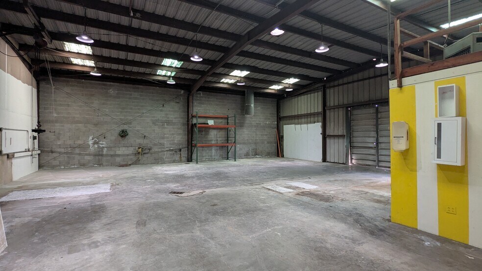 More Photos Of 536 Lewelling Blvd, San Leandro Light Distribution For Lease