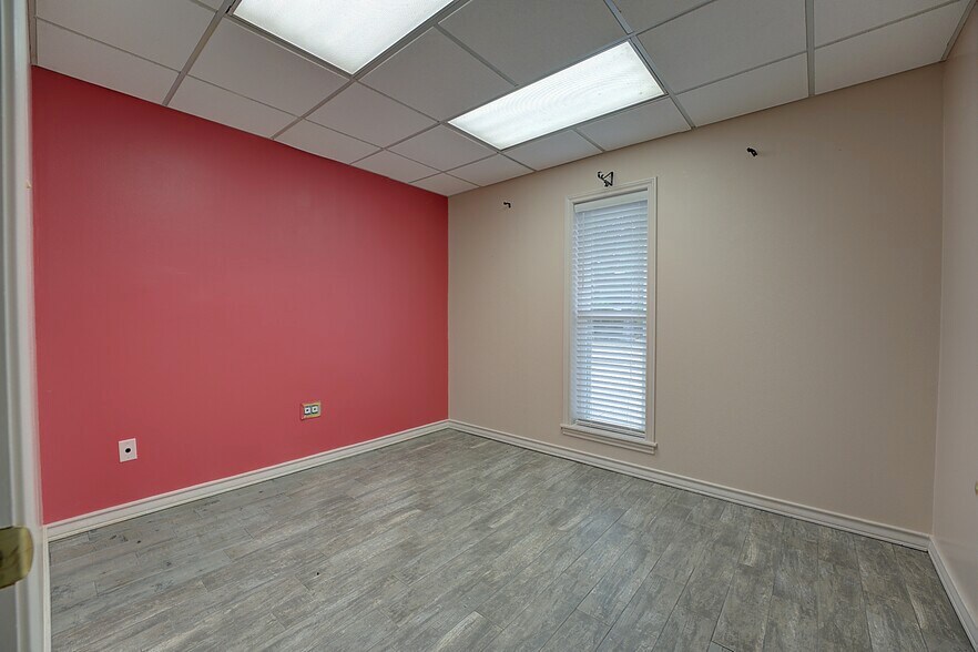 More Photos Of 1015 E 35th St, Texarkana Medical For Sale