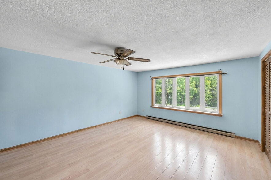 More Photos Of 51 Goshen Rd, Williamsburg Storefront For Sale