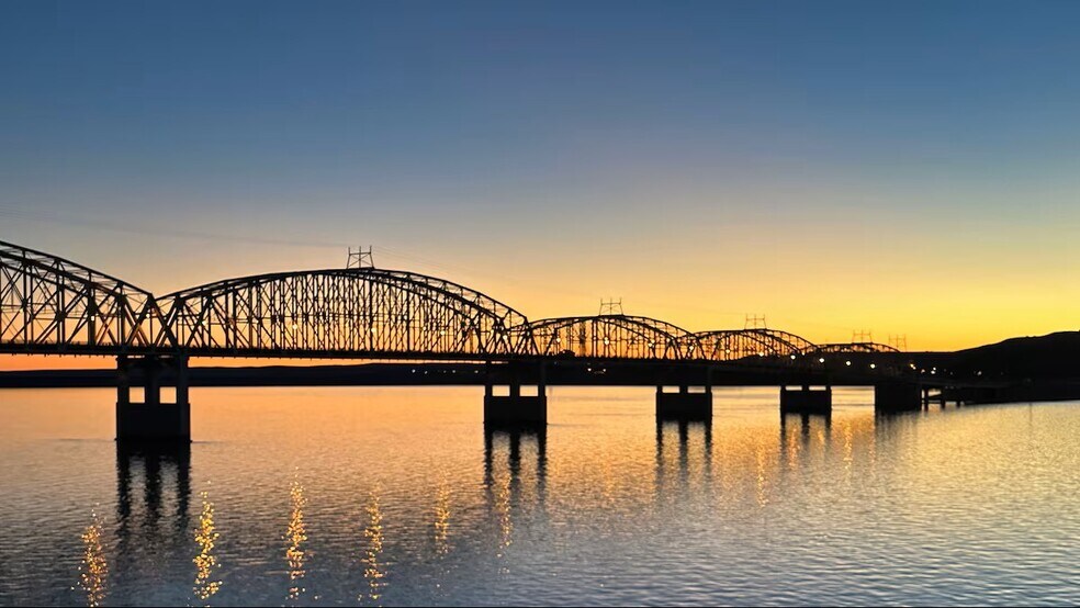 More Photos Of 115 N River St, Chamberlain Hotel For Sale