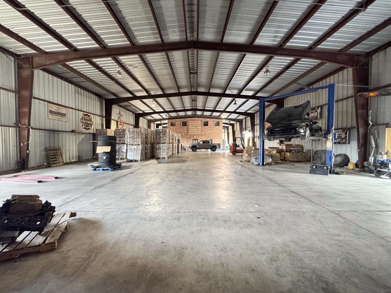 More Photos Of 5103 US Highway 59, Laredo Warehouse For Sale