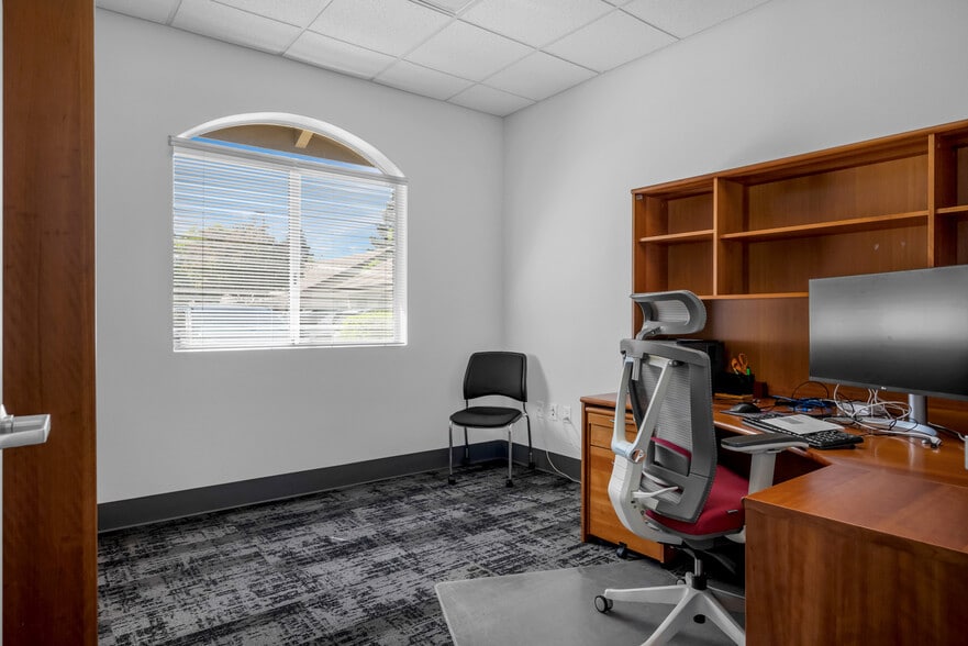 More Photos Of 8109 Laguna Blvd, Elk Grove Medical For Sale