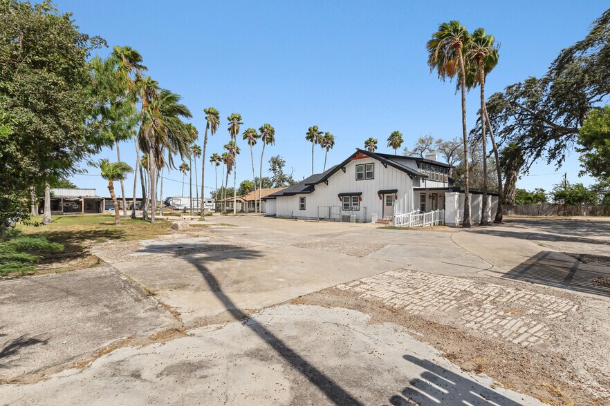More Photos Of 502 S Pleasantview Dr, Weslaco General Retail For Sale