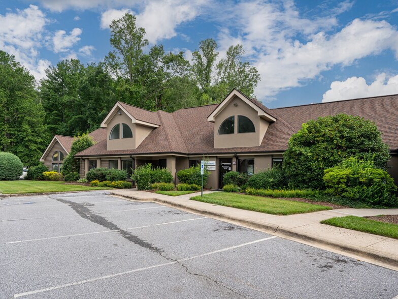 More Photos Of 1998 Hendersonville Rd, Asheville Medical For Sale