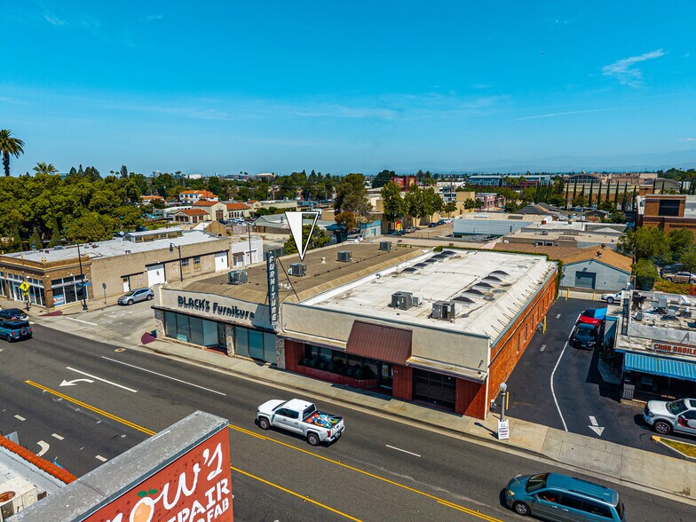 More Photos Of 335 W Chapman Ave, Orange Storefront For Lease