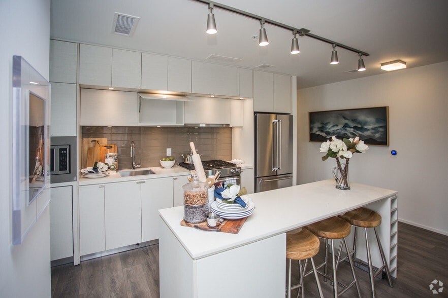 More Photos Of 1800 N Lynn St, Arlington Apartments For Lease