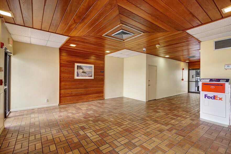 More Photos Of 639 E Ocean Ave, Boynton Beach Office For Lease