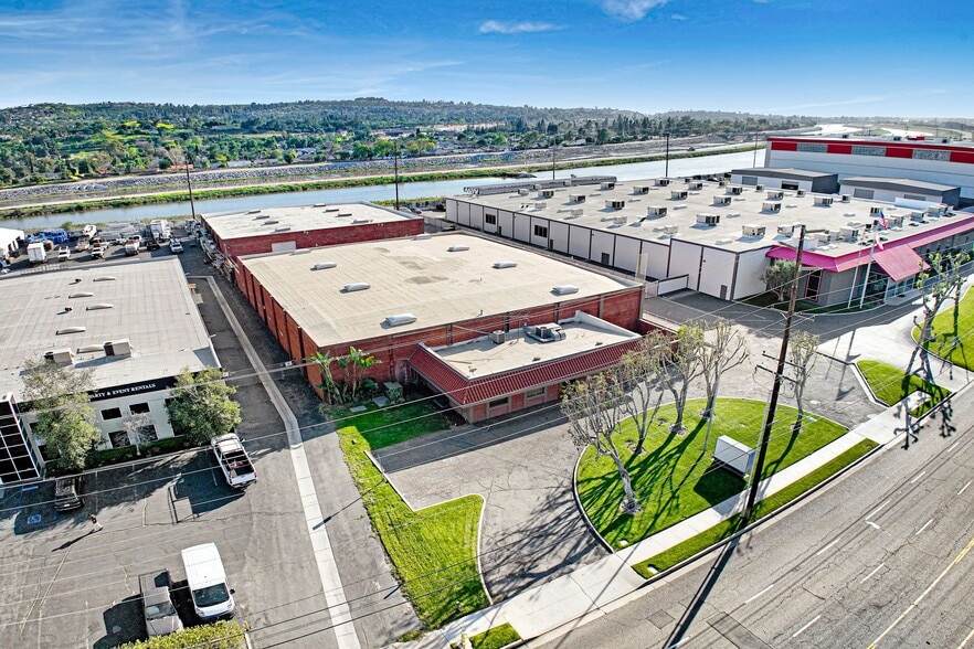 More Photos Of 4900 E La Palma Ave, Anaheim Warehouse For Sale