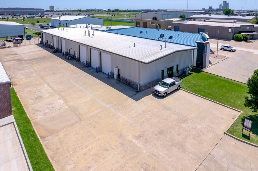 More Photos Of 14900 Bristol Park Blvd, Edmond Warehouse For Lease
