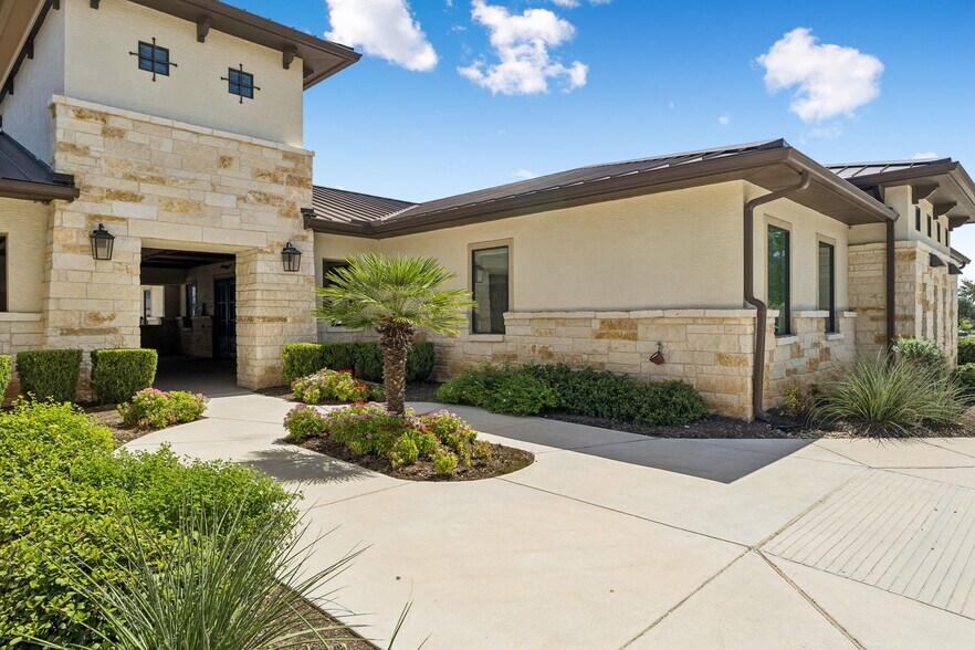More Photos Of 4358 Lockhill Selma Rd, Shavano Park Medical For Lease
