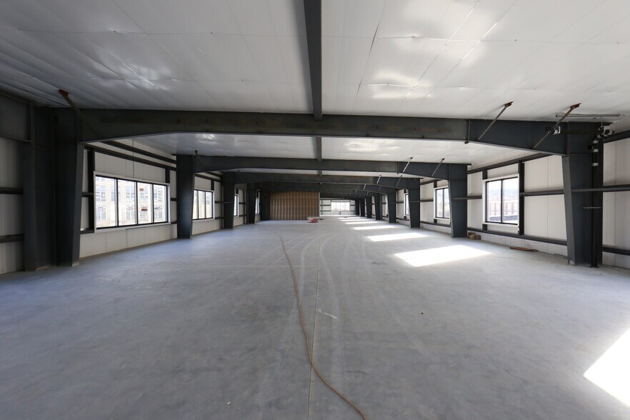 More Photos Of 140 Ace St, Fall River Light Manufacturing For Lease