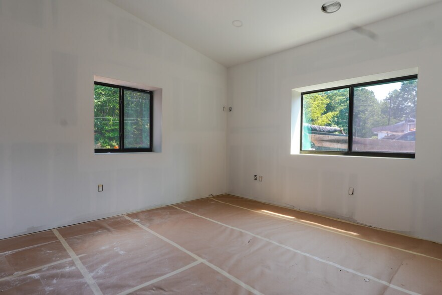 More Photos Of 1341 Central St, Leominster Flex For Lease