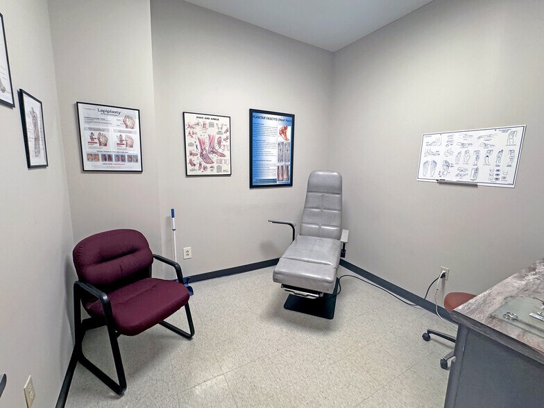 More Photos Of 5400 N Illinois St, Fairview Heights Medical For Lease