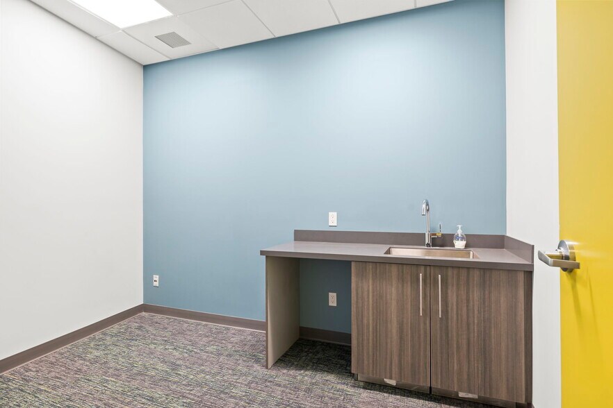 More Photos Of 6398 Cindy Ln, Carpinteria Office For Sale