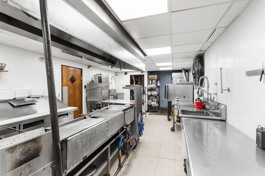 More Photos Of 45 S Walnut St, Sharpsville General Retail For Sale