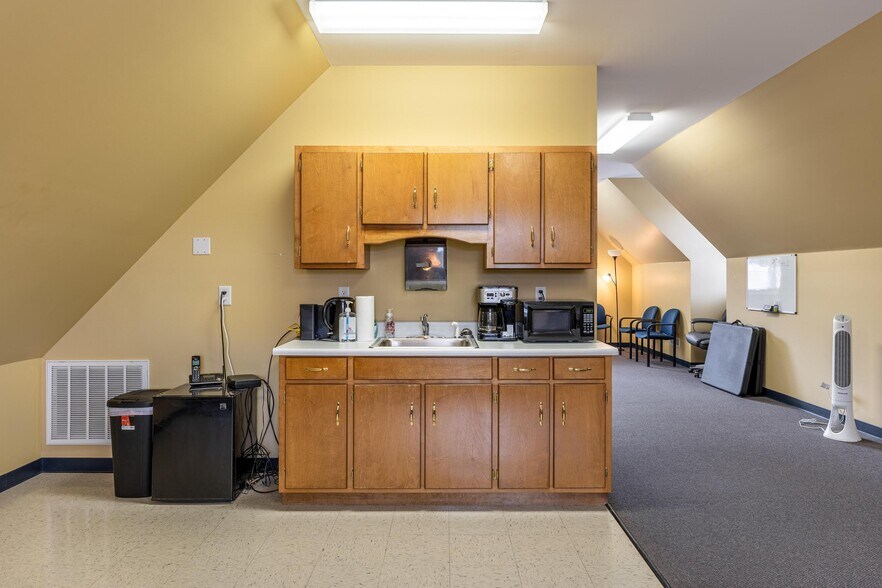 More Photos Of 1420 Fritz St SE, Cleveland Medical For Lease