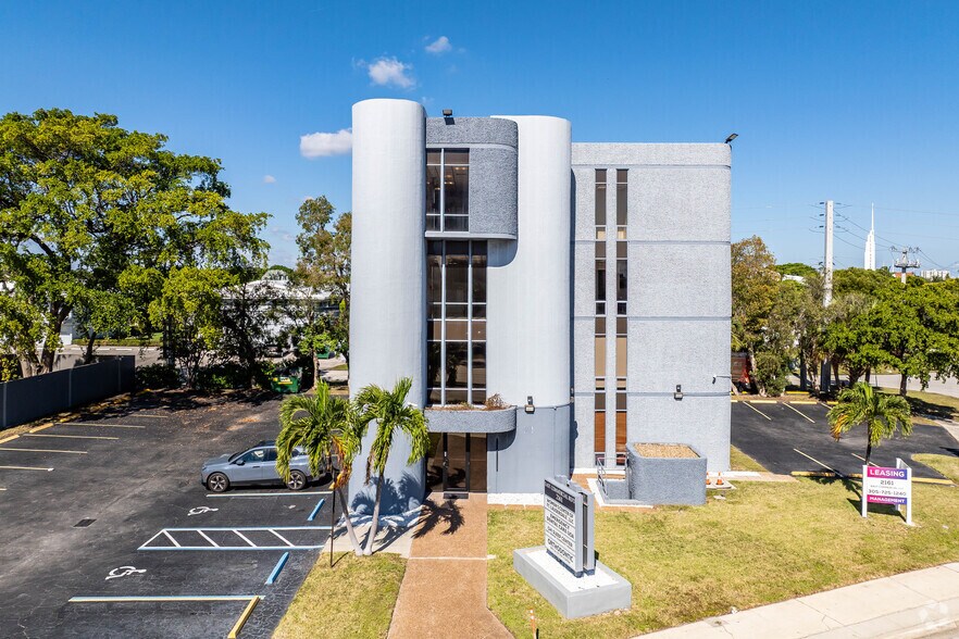 More Photos Of 2161 E Commercial Blvd, Fort Lauderdale Medical For Lease