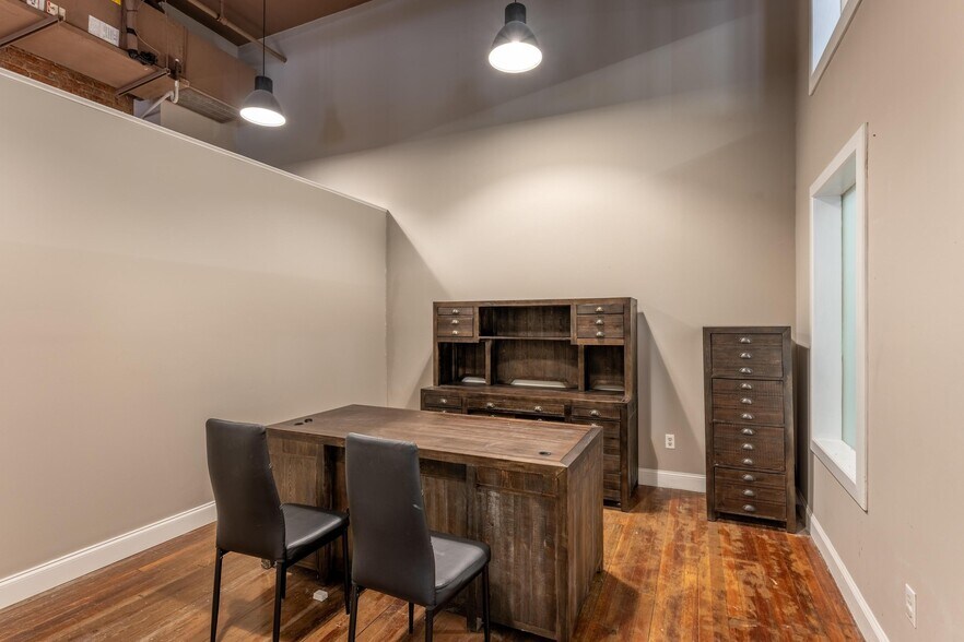 More Photos Of 1463 Market St, Chattanooga Storefront Retail Office For Sale