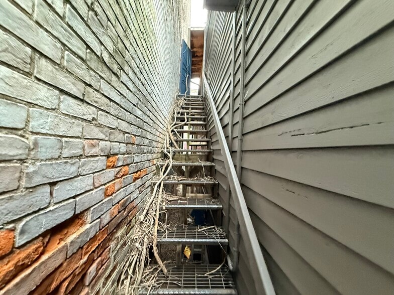 More Photos Of 4034 Hamilton Ave, Cincinnati Storefront Retail Office For Sale