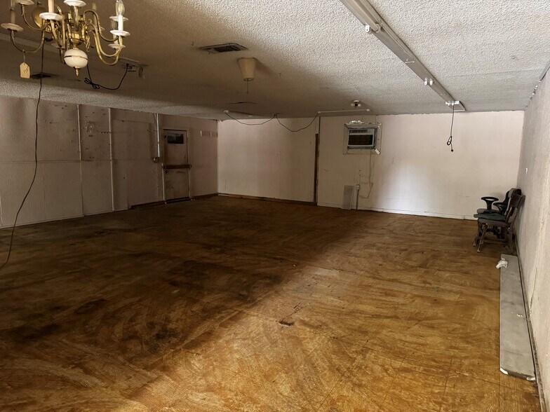More Photos Of 401 W Belt Line Rd, Cedar Hill Freestanding For Sale