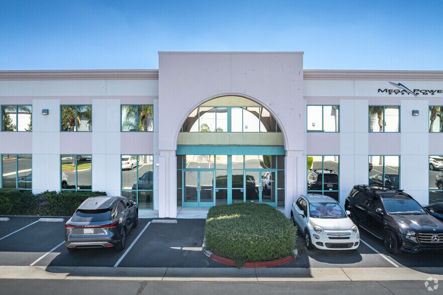 More Photos Of 5595 Daniels St, Chino Warehouse For Lease
