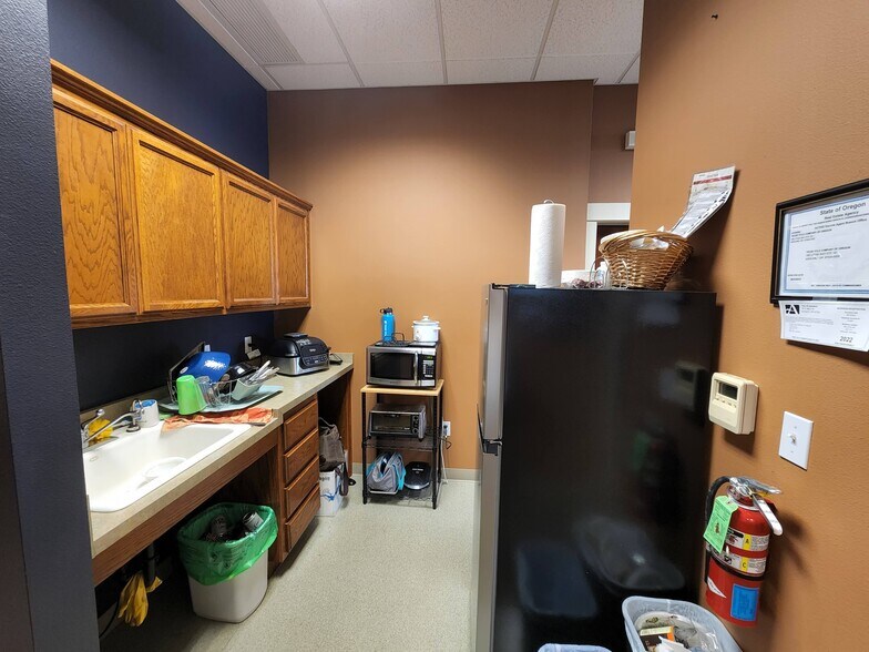 More Photos Of 180 Lithia Way, Ashland Office Residential For Sale