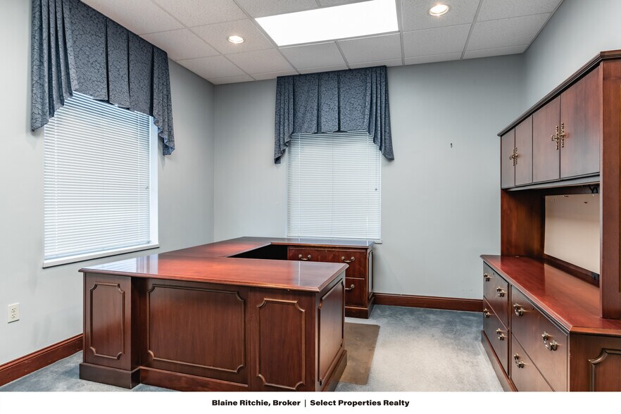 More Photos Of 1397 Elizabeth Pike, Mineral Wells Bank For Lease