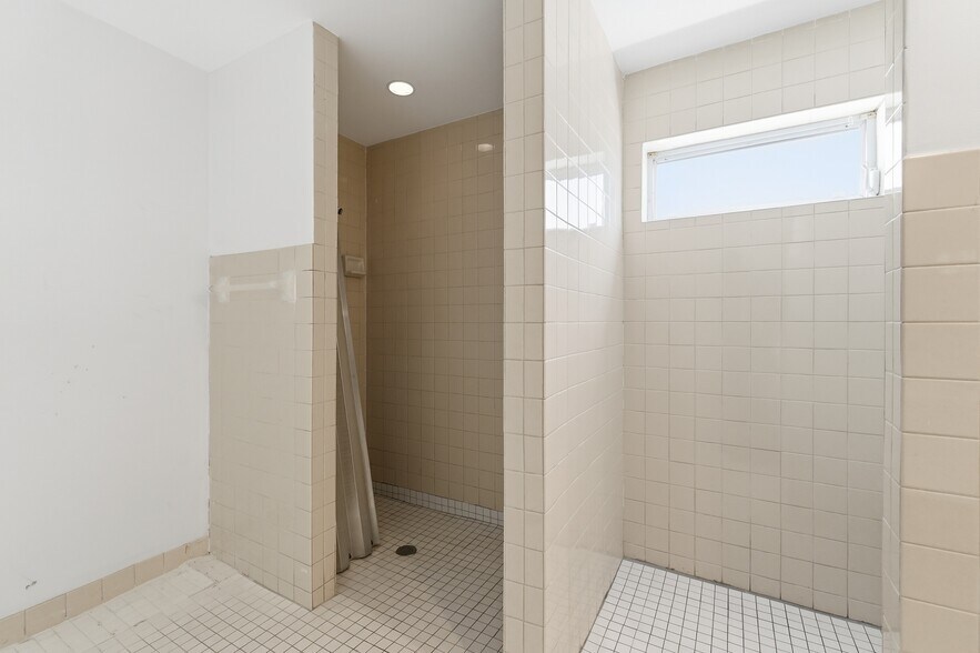 More Photos Of 7311 SW 59th Ct, South Miami General Retail For Lease